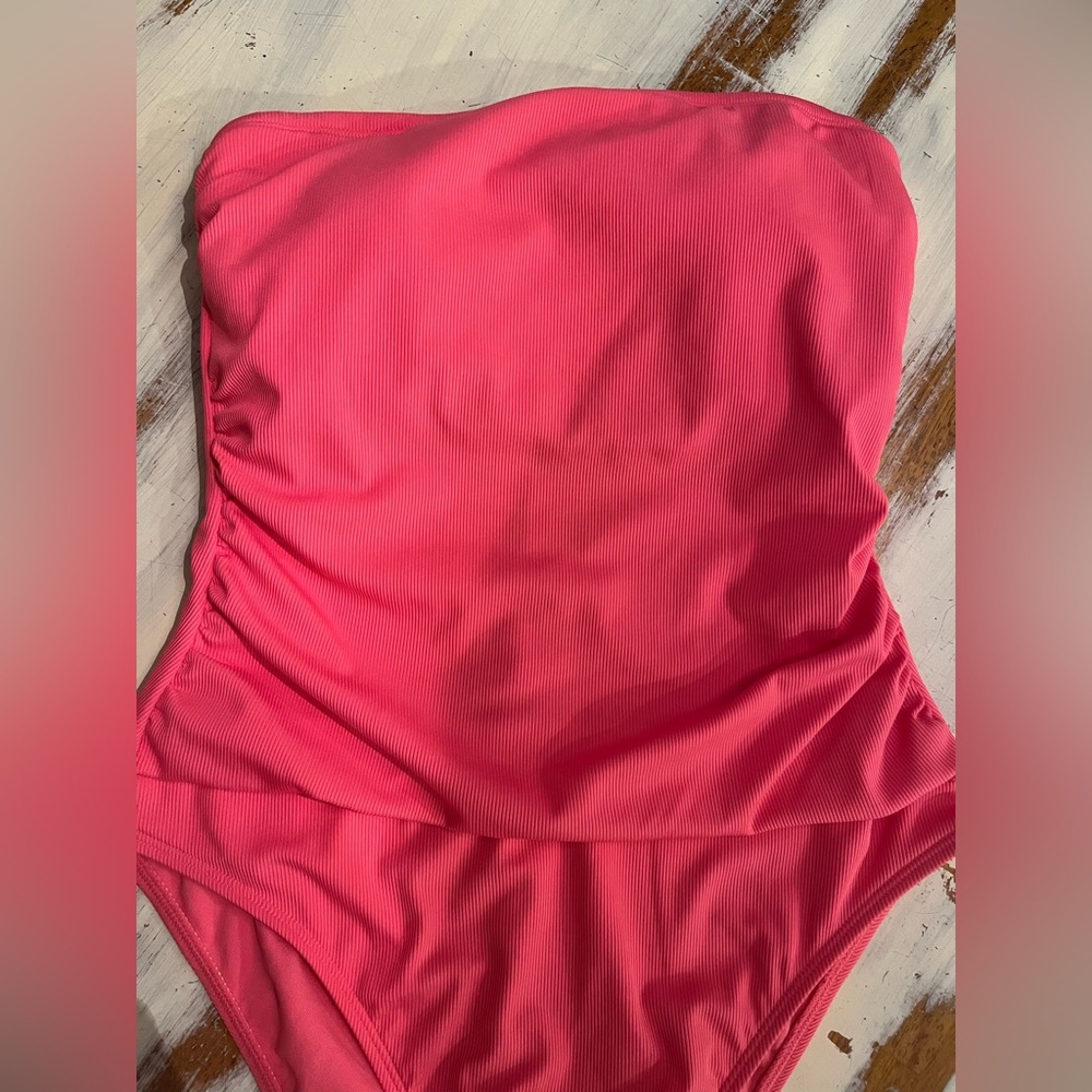 NWT! Shade & Shore Women’s High Leg Cheeky Pink Strapless Swimsuit, Size Medium! - Picture 5 of 7